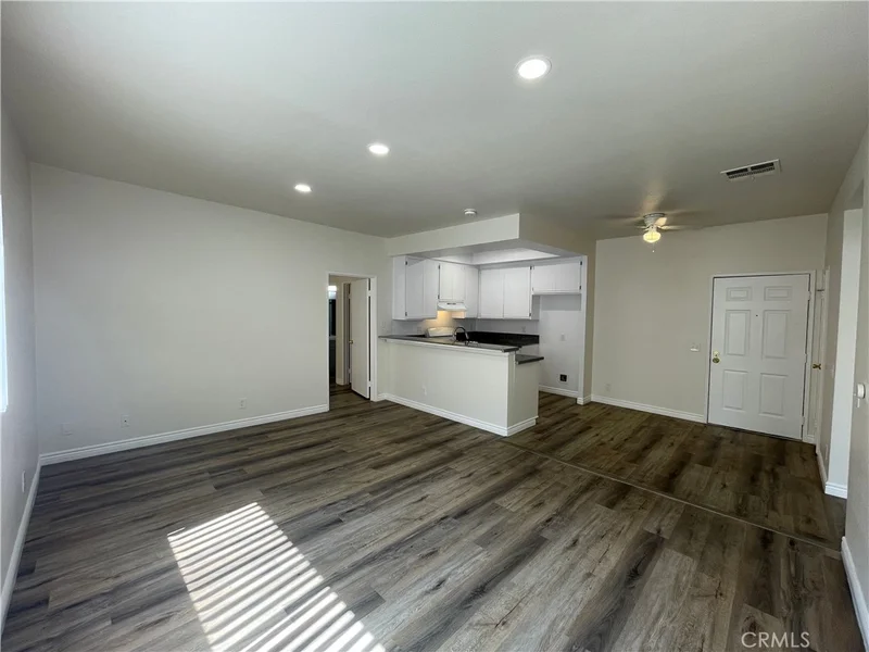 11459 Collins 113 photo 2