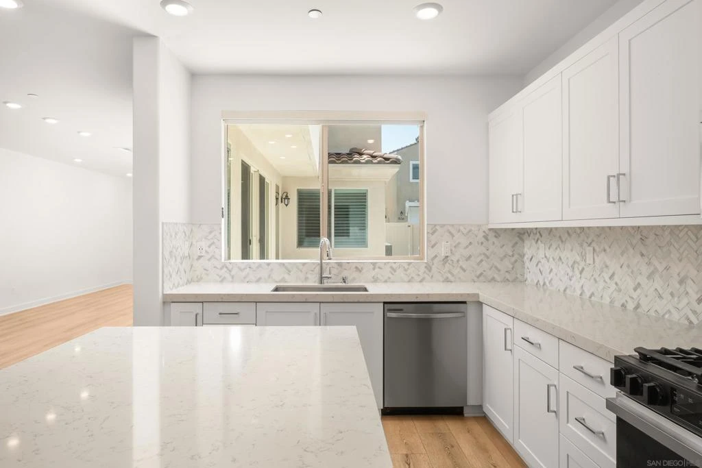 Interior 4