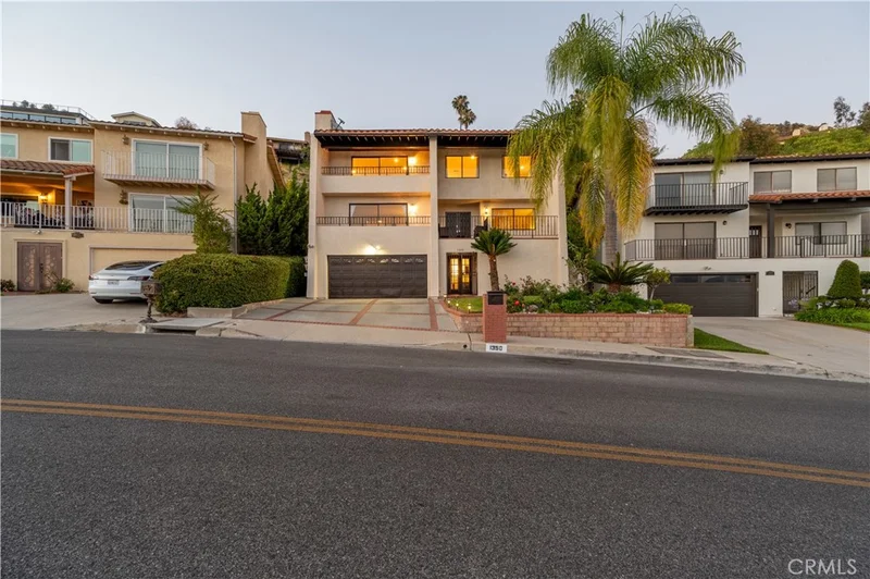 1350 E Tujunga photo 2