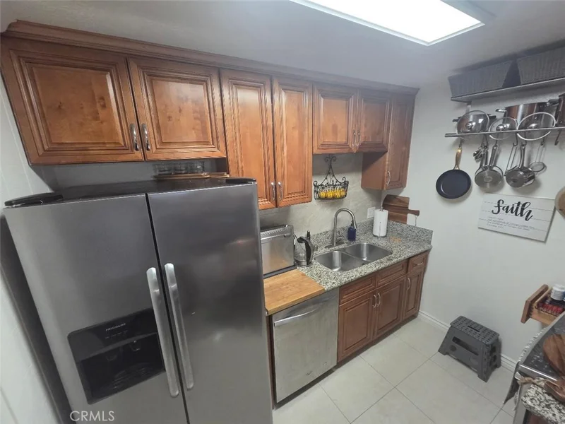 Photo 2 of 1010 W Macarthur Boulevard 77