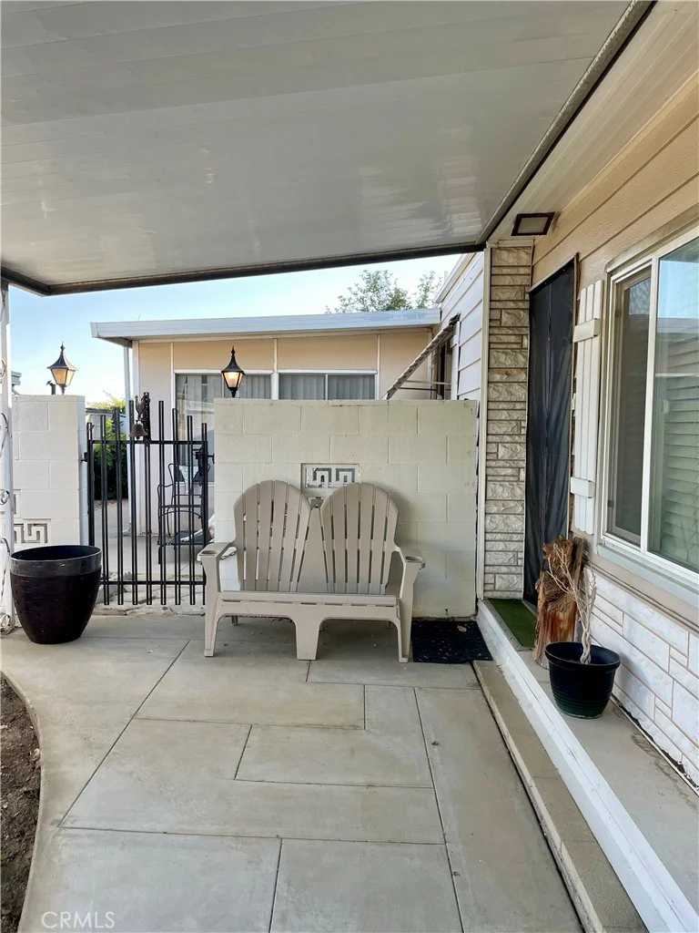 Photo 2 of 10415 Frontier
