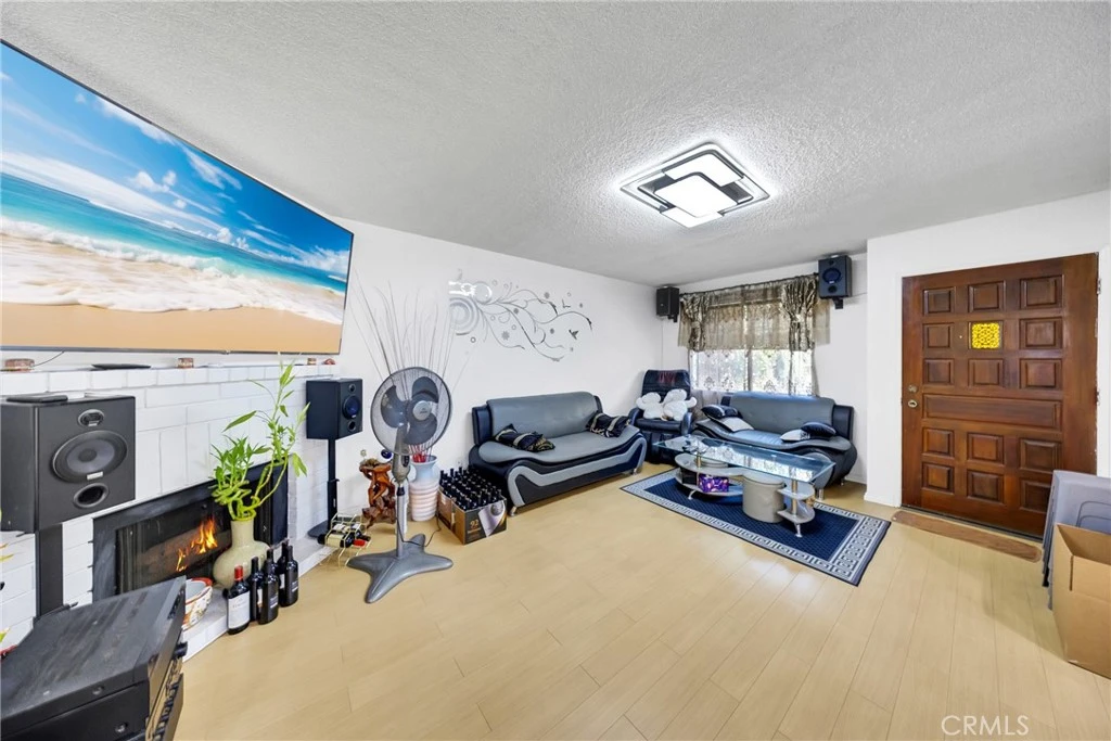 Interior 4