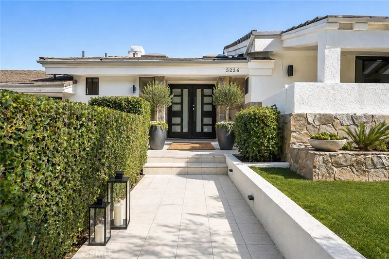5226 Medina Road photo 2