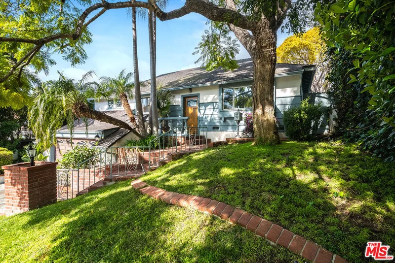 2924 Manning Avenue
