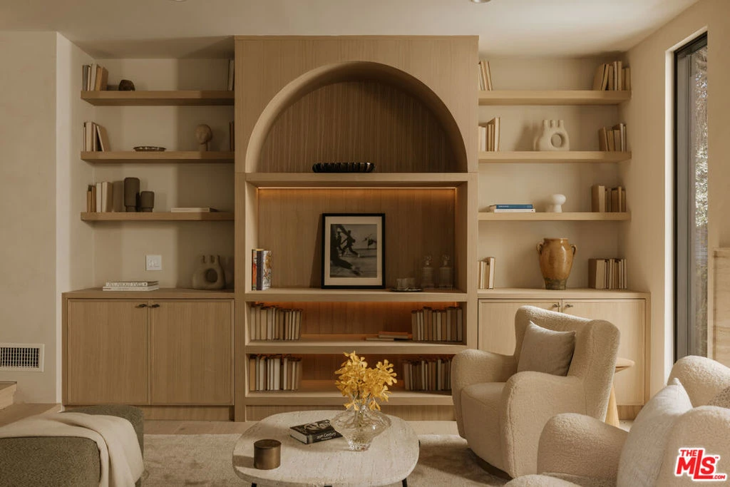 Interior 4