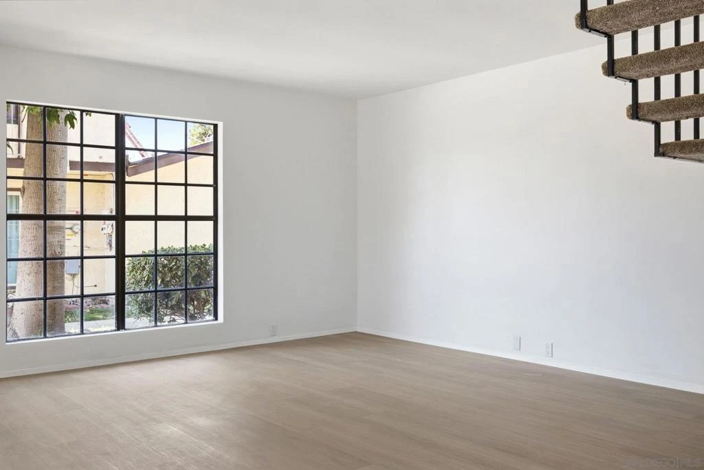 Interior 4