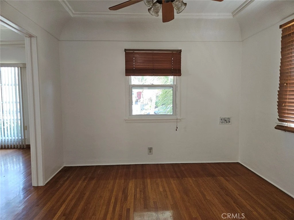 Interior 4