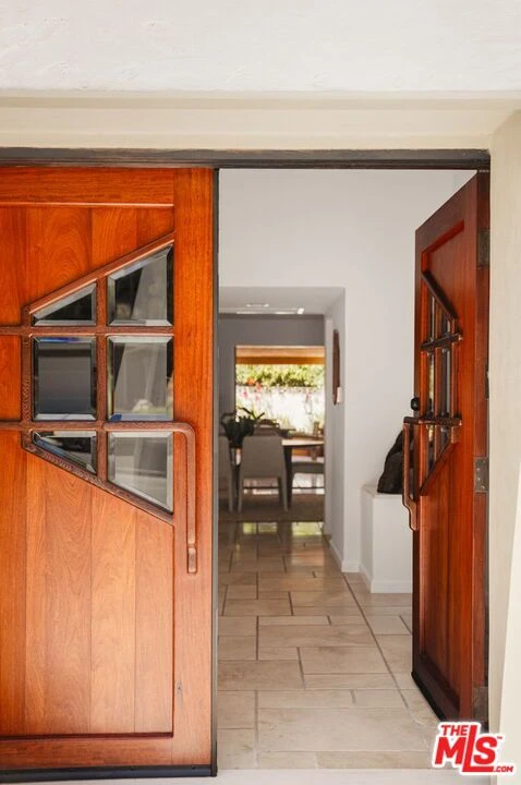 Interior 4