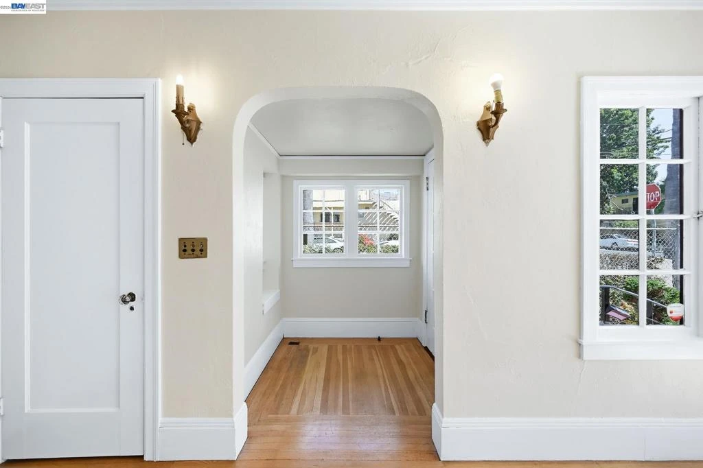 Interior 4