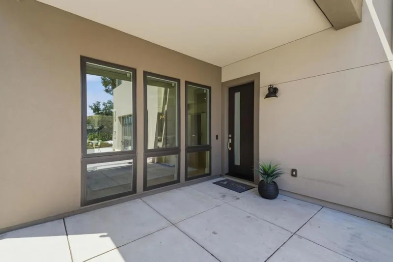 Photo 2 of 826 W Olive Avenue