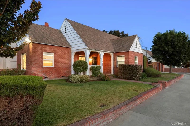 694 W Orange Grove