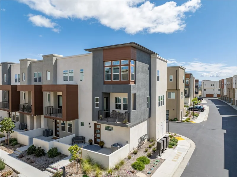 27005 Hummingbird Ln.