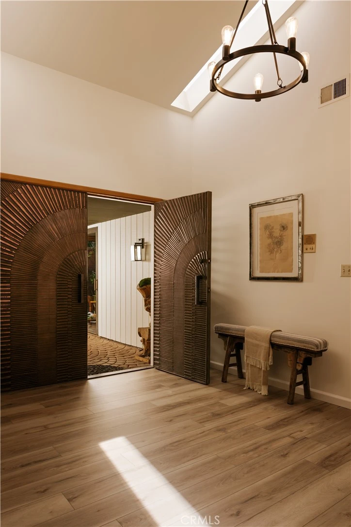 Interior 4