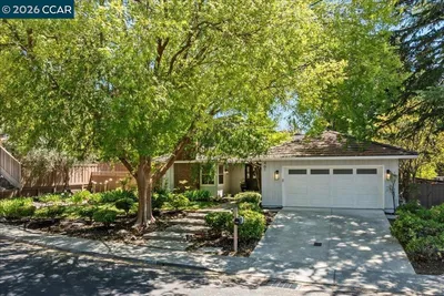 461 Saint Regis Drive photo 2