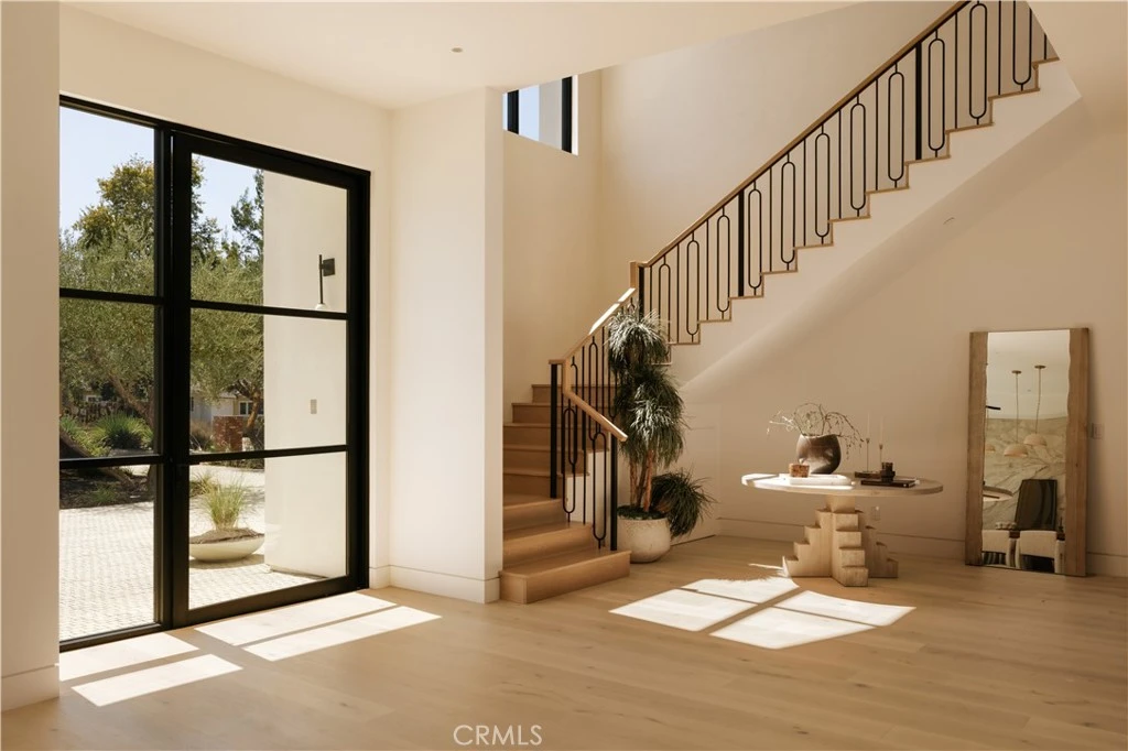 Interior 4