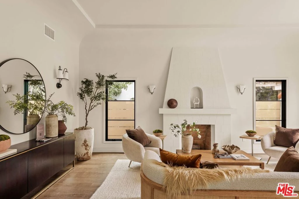 Interior 4
