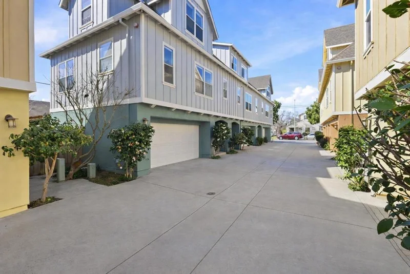 110 Library Lane photo 2