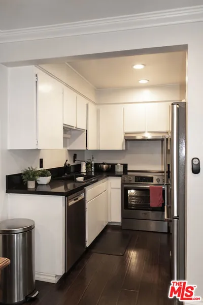 5651 Windsor Way 202 photo 2