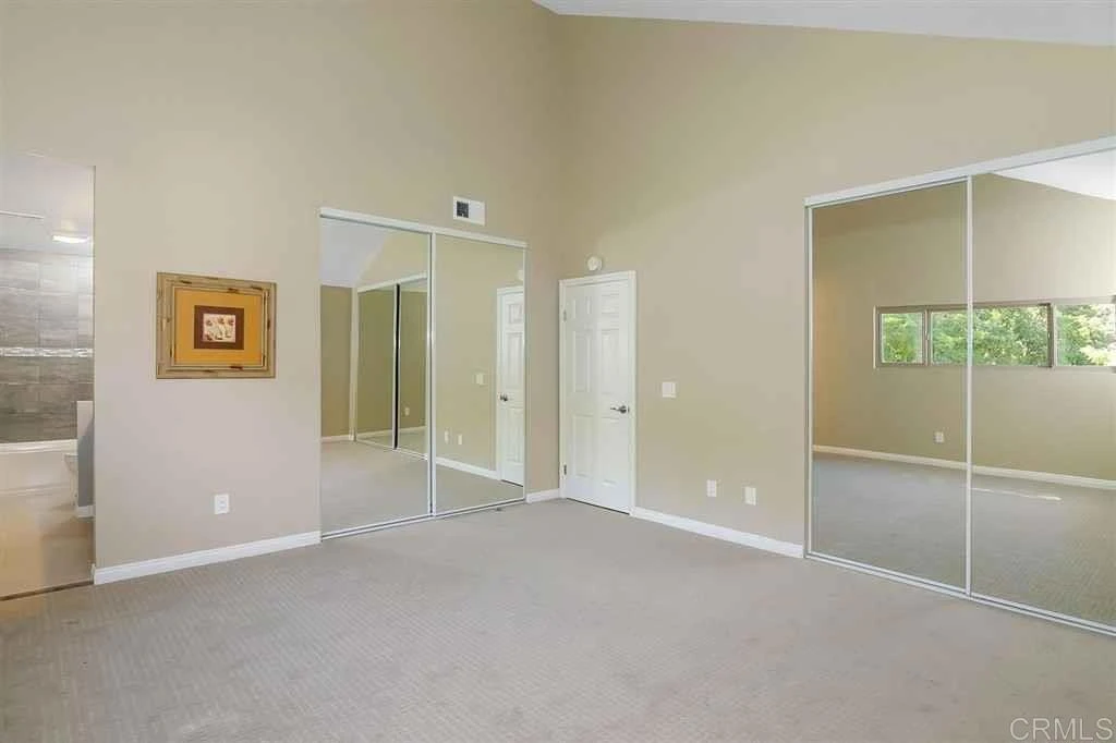Interior 4