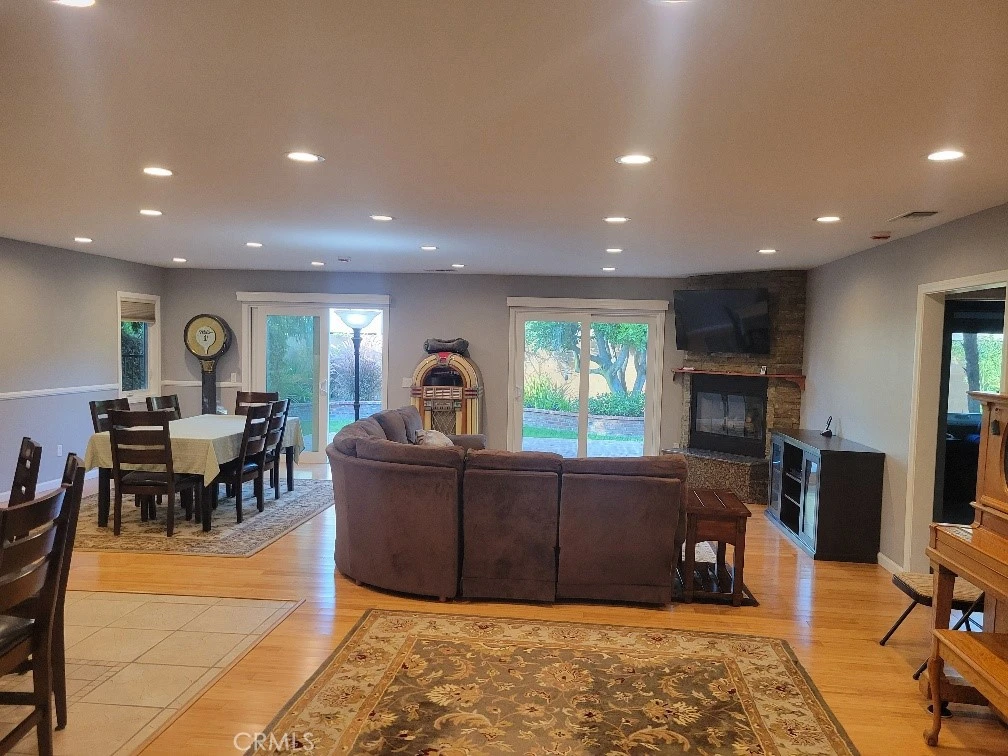 Interior 4