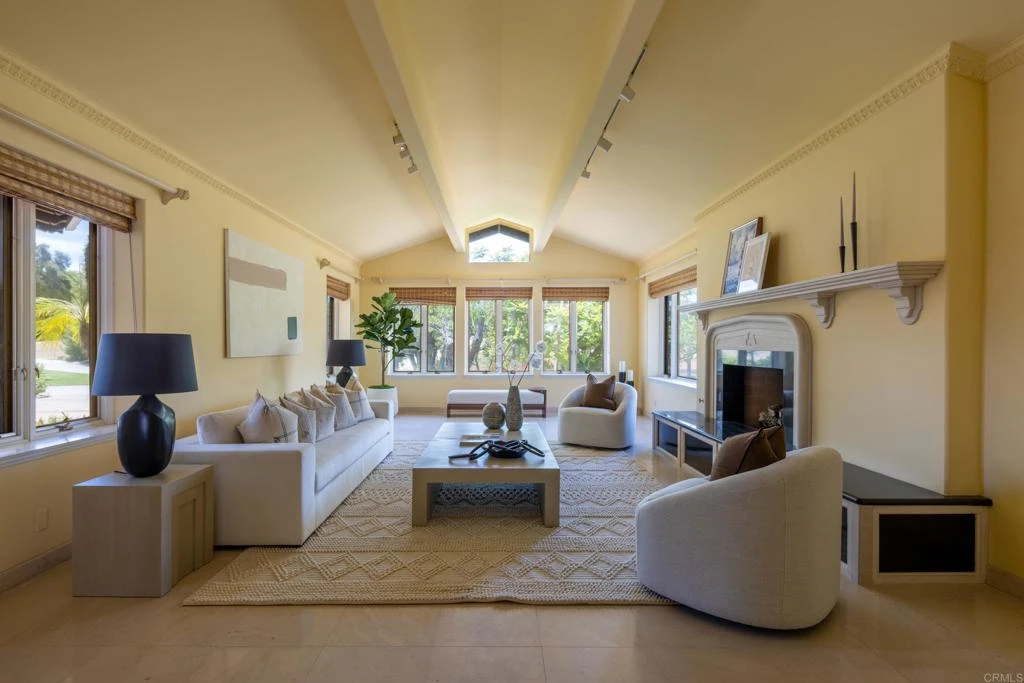 Interior 4