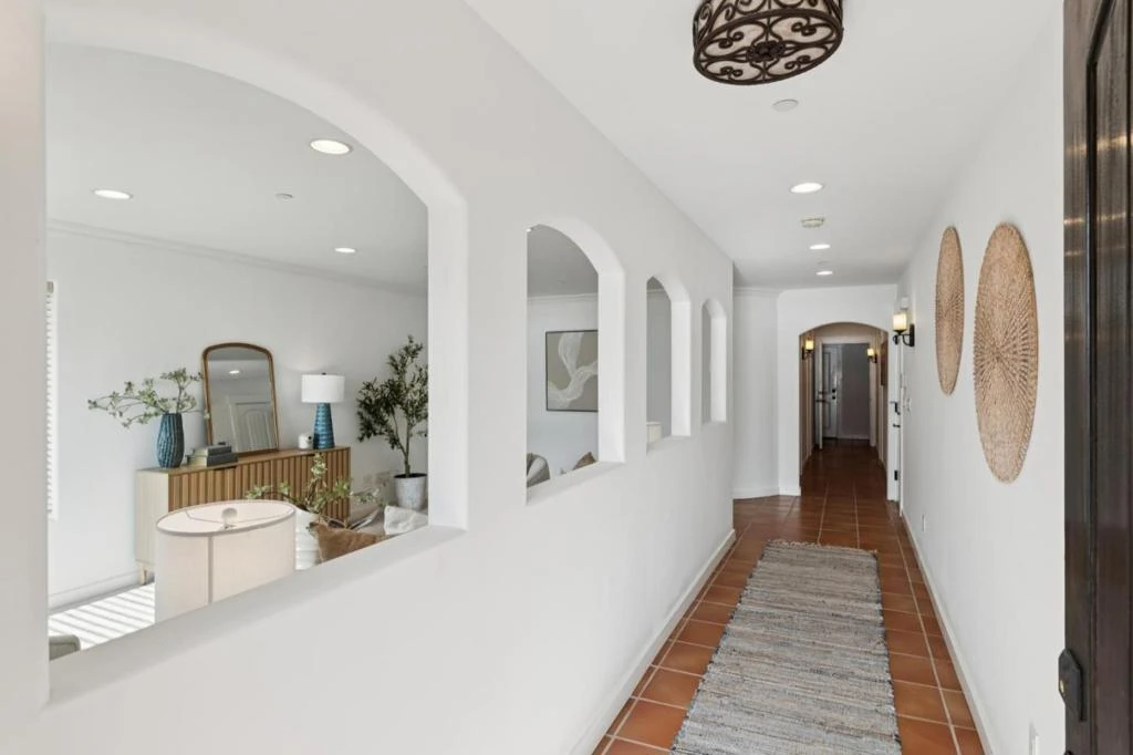 Interior 3