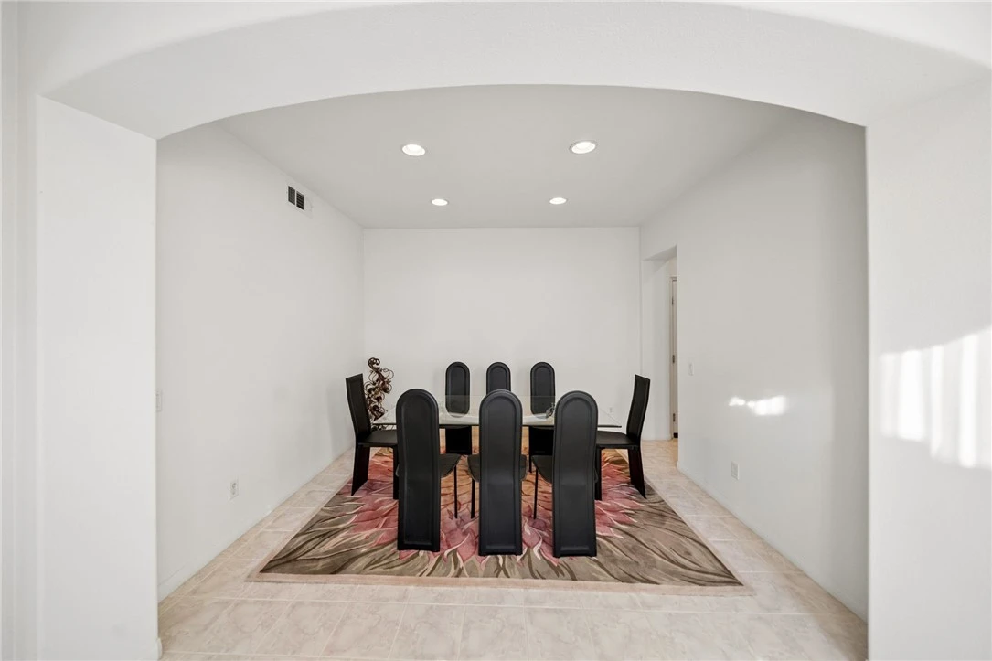 Interior 4