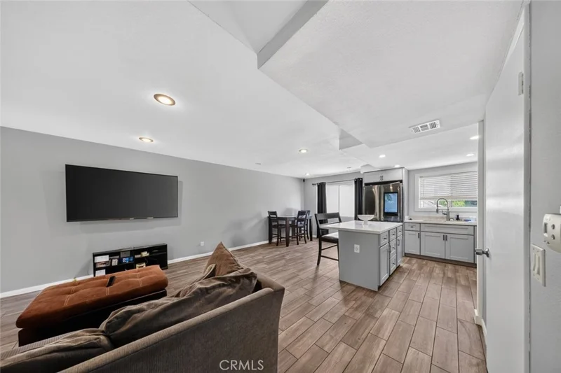 9540 Sepulveda 11 photo 2