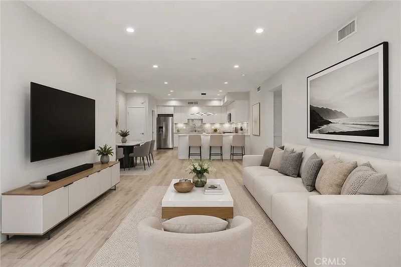 5820 La Mirada Avenue 402