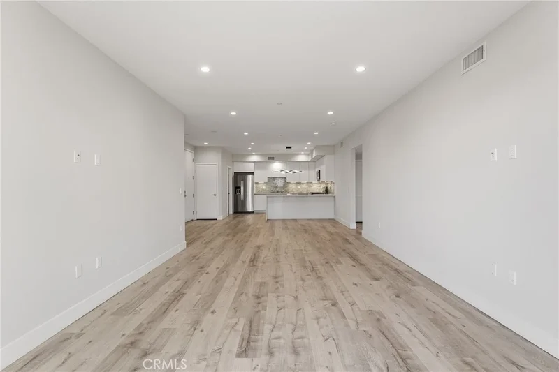 5820 La Mirada Avenue 402 photo 2