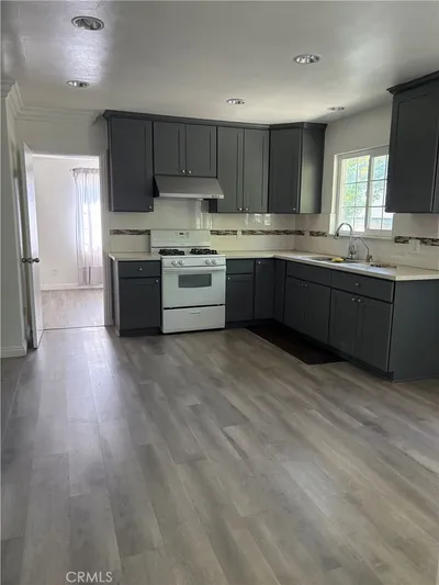 904 S Hollenbeck Street photo 2