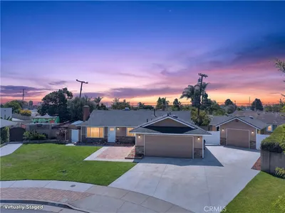 6832 Alexandria photo 2