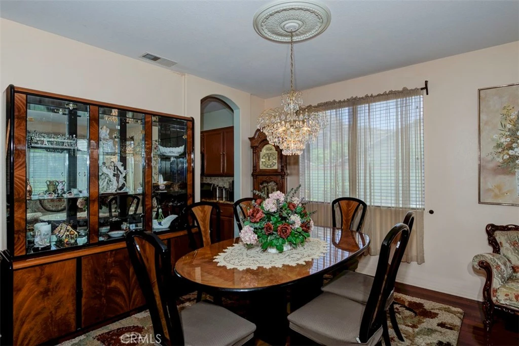 Interior 4