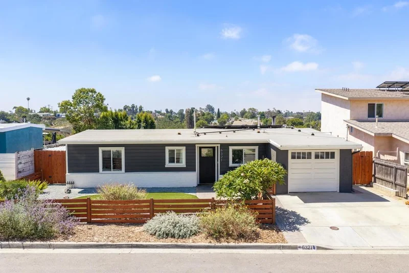 6321 Celia Vista photo 2