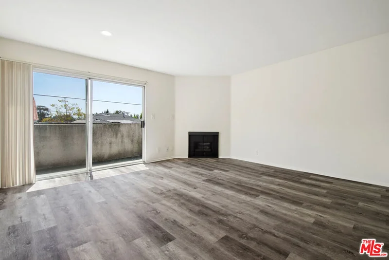 870 Crenshaw Boulevard 213