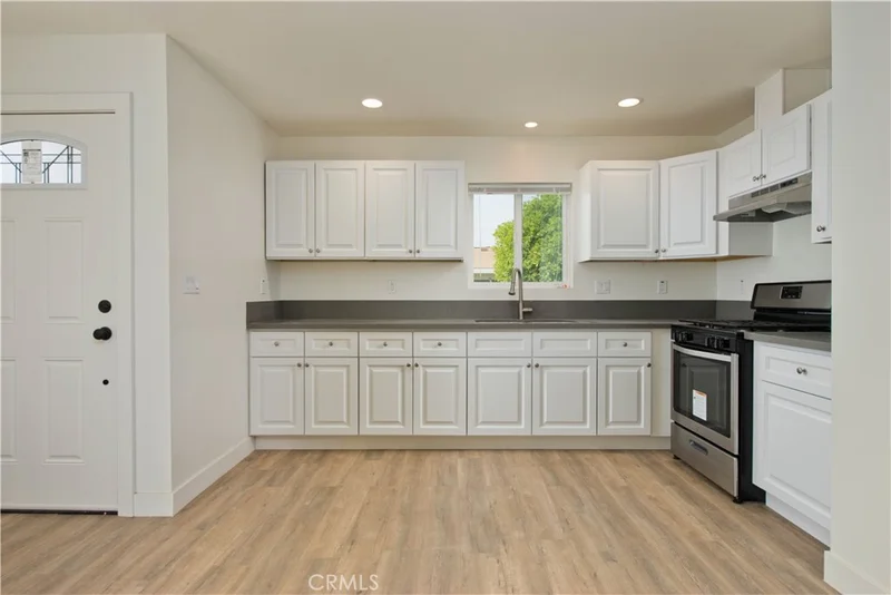 12516 San Fernando 2 photo 2