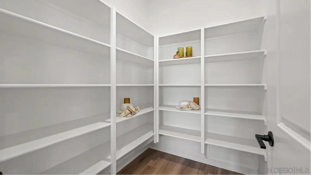 Interior 4