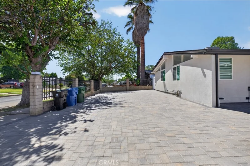 16427 Clymer Street photo 2