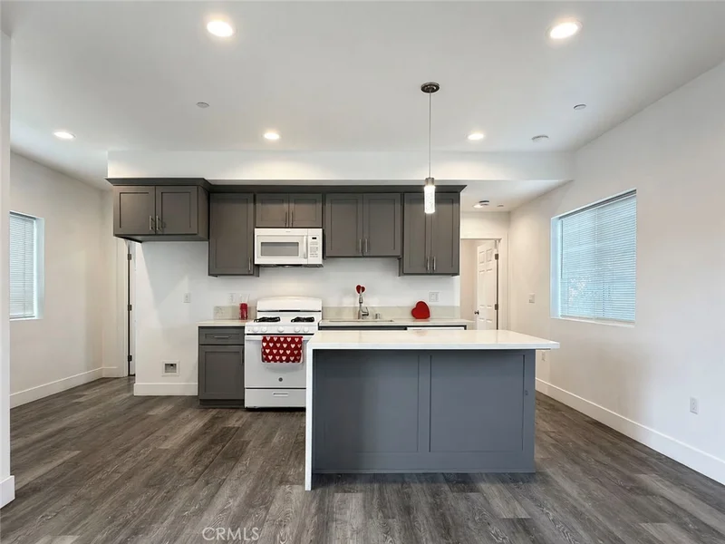 1493 Atlantic Avenue photo 2
