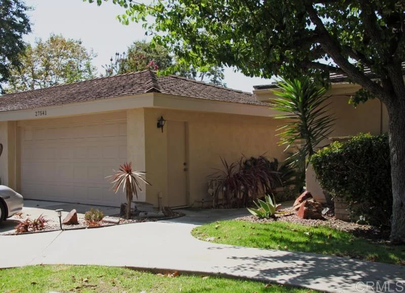 Photo 2 of 27541 Avenida Larga