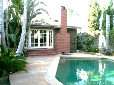 1224 E Commonwealth