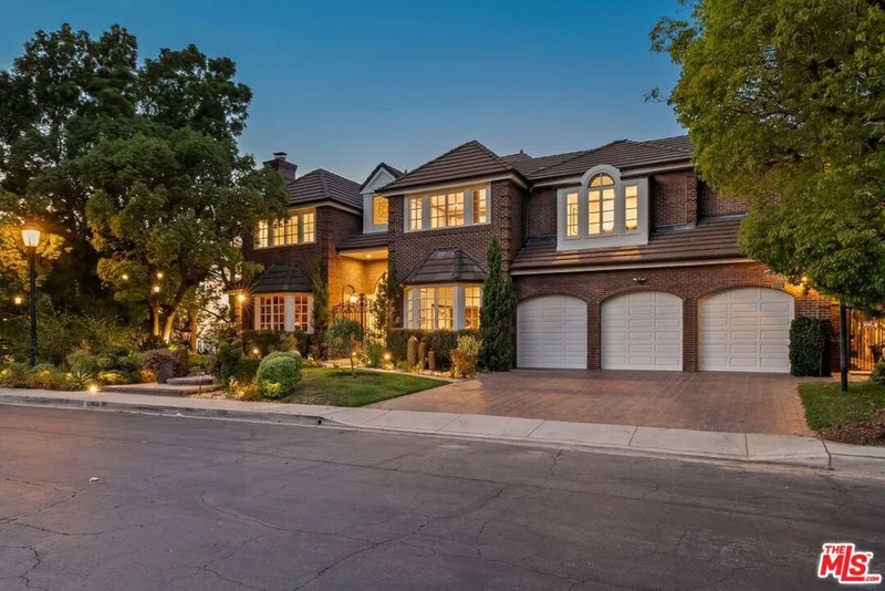 12053 Crest Court