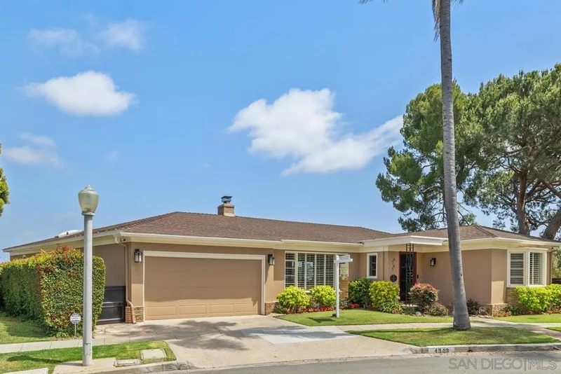 4343 Ridgeway Drive photo 2