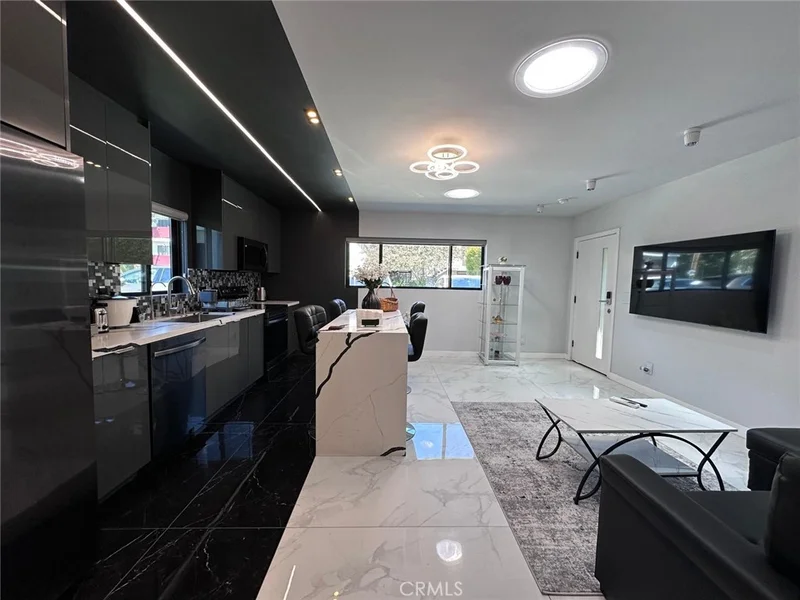 12838 1/2 Kling Street photo 2