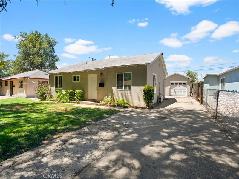2404 Roxbury Dr