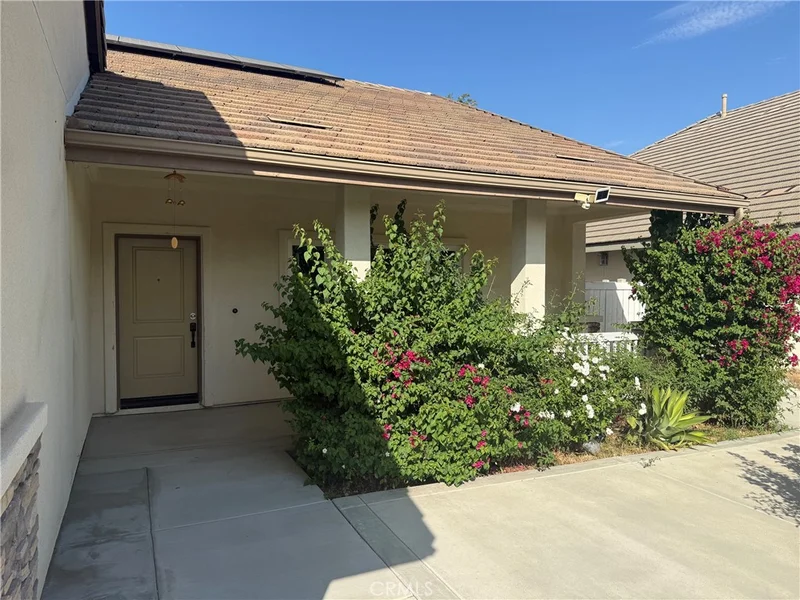 2975 Gibson Street photo 2