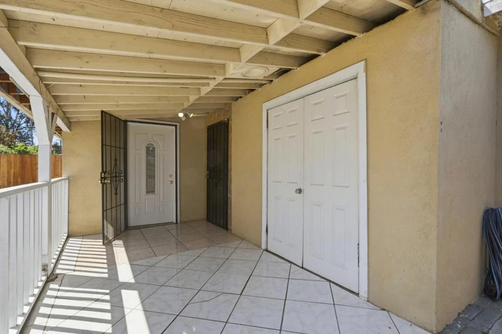 Interior 4