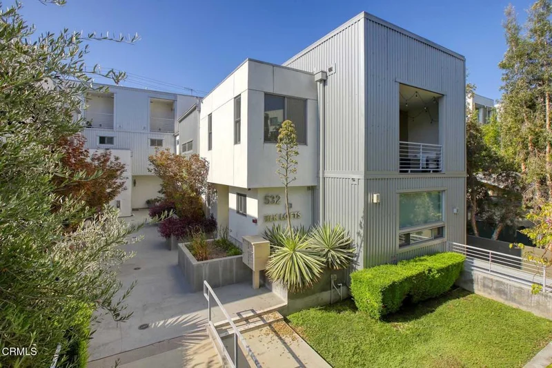 532 W Elk Avenue 5
