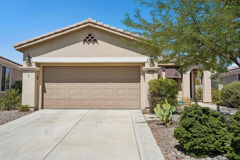 80450 Avenida Linda Vista