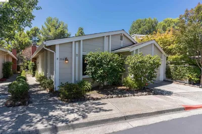 359 Kinross Dr photo 2